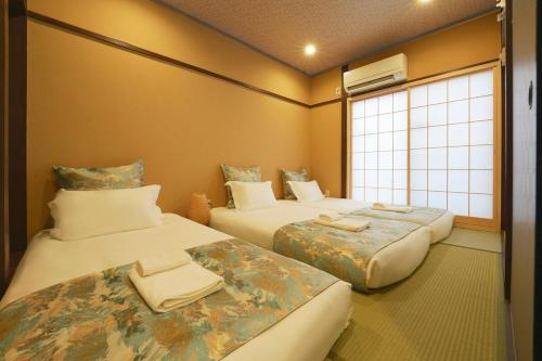Tsutenkaku 1 min, JR, subway 2 min, single-family house, station close, Namba Shinsaibashi Kansai Airport Umeda, USJ direct
