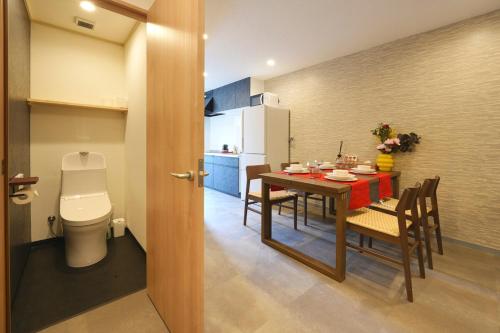 Tsutenkaku 1 min, JR, subway 2 min, single-family house, station close, Namba Shinsaibashi Kansai Airport Umeda, USJ direct