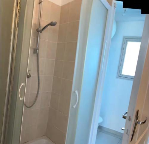 estudio con piscina y jacuzzi