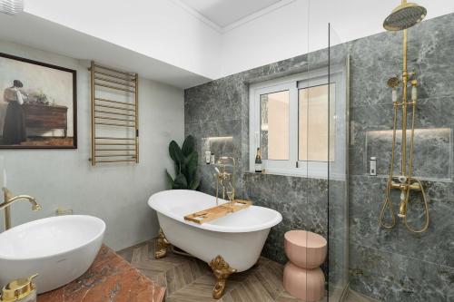 4BR Athens Gem Balcony & Stunning City Views