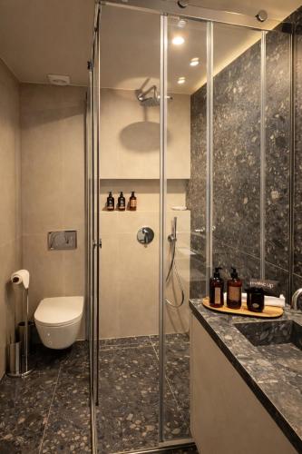 Domain Athens Nira