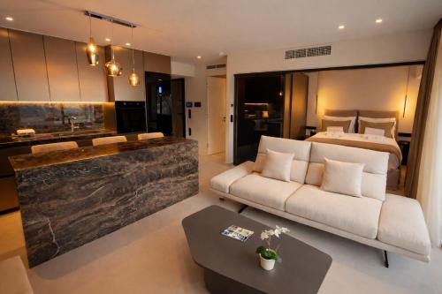 Domain Athens Nira