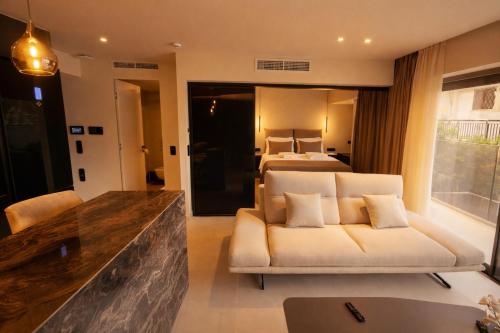 Domain Athens Nira