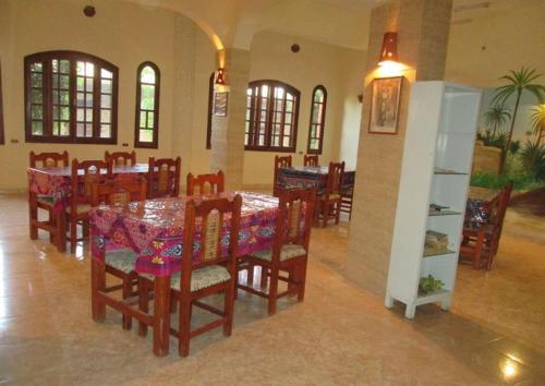 Un restaurante u otro lugar para comer en Kareem Hotel Luxor