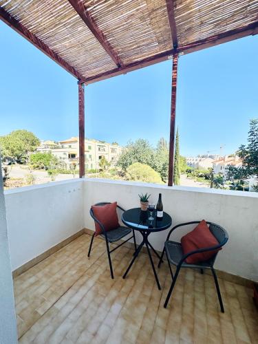 "Tavira Garden Retreat" -Pool -Balcony -Terrace -Quiet area -free parking -AC -Family Friendly -Tennis