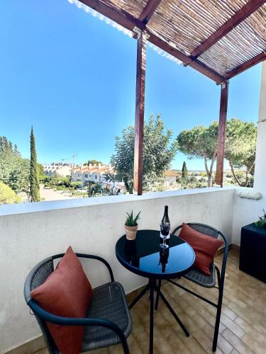 "Tavira Garden Retreat" -Pool -Balcony -Terrace -Quiet area -free parking -AC -Family Friendly -Tennis