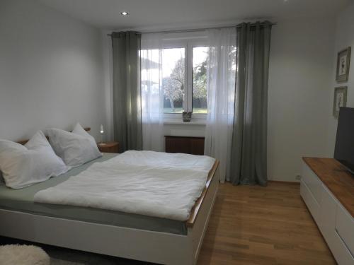a bedroom with a large bed with a window at Casa Diego in Spielberg