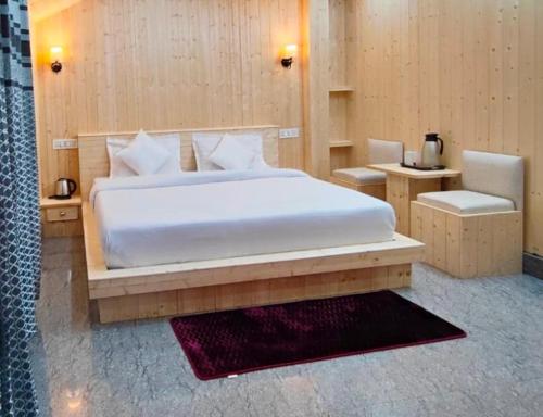 a bedroom with a large white bed in a room at trigun pahadi hub in Uttarkāshi
