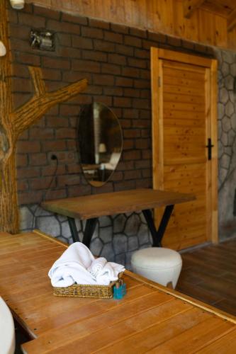 a room with a wooden table and a mirror at Eymirbungalovya in Yeşilkent