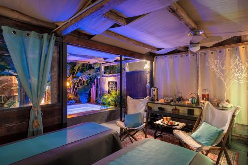 a room with two chairs and a bath tub at Naturarte Guesthouse in Terrasini