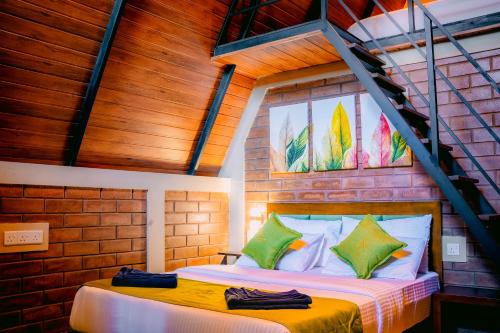 a bedroom with a bed in a room at Brilliant View Cottages in Ella