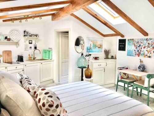 Tipitapi Attic Dreamy Studio, Off-site Parking