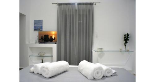 two towels sitting on a bed in a room at Pier's House in Pollonia