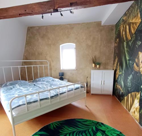 a bedroom with a bed and a window at Ferienwohnung am Kloster in Hornbach
