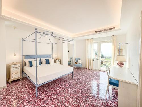 a large bedroom with a bed and a desk at Amira Capri in Anacapri