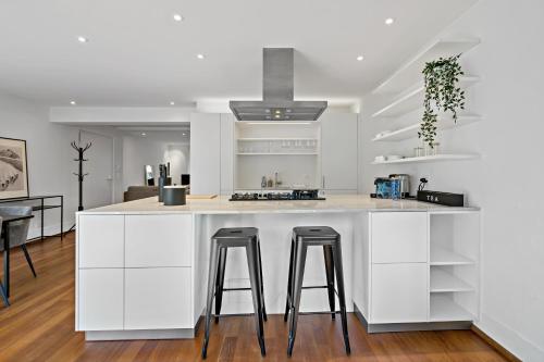Newly renovated apartment next to Lake Zurich with private terrace