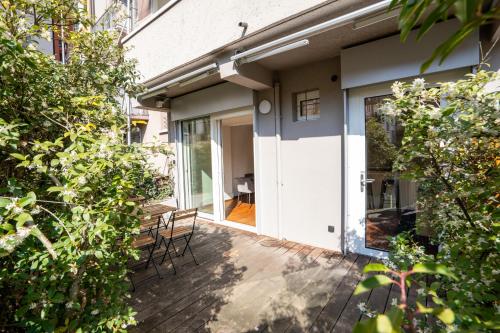 Newly renovated apartment next to Lake Zurich with private terrace