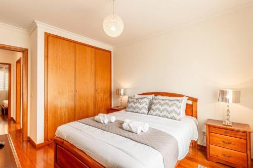 a bedroom with a bed with two towels on it at Sardonyx Scape Madeira Close to Garajau Funchal in Caniço