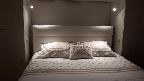 a bed with white sheets and pillows on it at l'Intervalle in Mont-Saint-Guibert