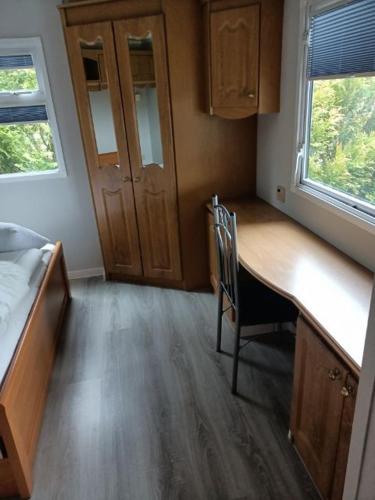 a kitchen with a desk and a chair in a room at Kalski Dworek in Węgorzewo