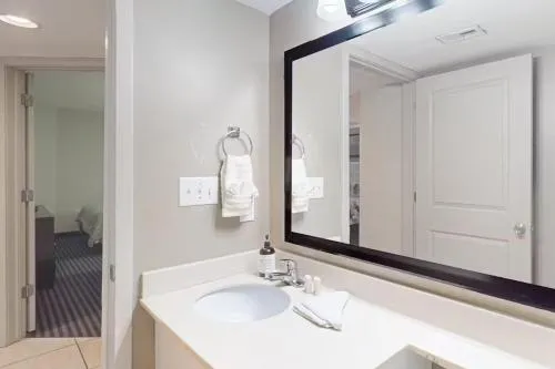 Modern Decor Stunning Ocean View Condo Sleeps 8 photo 55