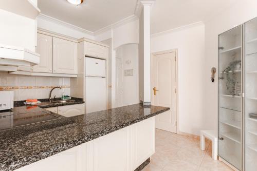 2 bedroom apartment with a pool