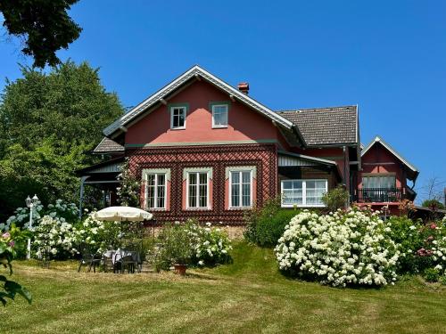 Villa am Faaker See mit Privatstrand und Ruderboot