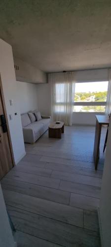 a living room with a couch and a table at Tigre a estrenar in Tigre