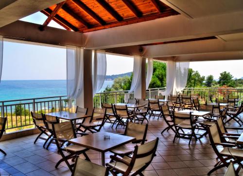 Gallery image of Maranton Beach Hotel in Koinyra