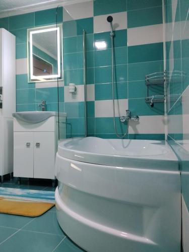a bathroom with a toilet and a shower and a sink at Casa Katiușa in Jurilovca