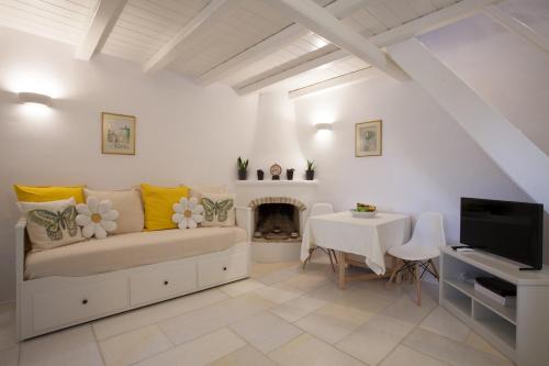 Paros Dovecote