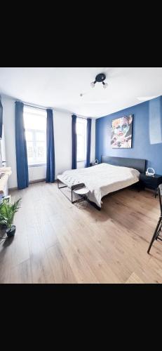 Modern Quiet Flat near Metro U1 Ideal for 3