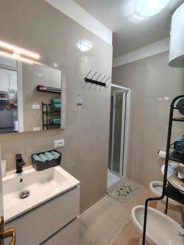a bathroom with a sink and a toilet and a shower at "Le Betulle 10" cinque minuti dal mare, Self check in in Bibione