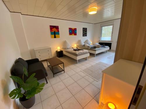 a living room with a couch and a table at Kaiserviertel Gastromeile, City, Messe & Stadionnah in Dortmund