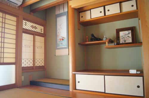 a room with a room with a window and shelves at sakurazaka in Tanabe