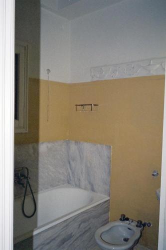 Spacious & central 2BR flat in Kypseli