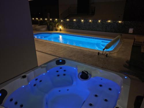 Sunluxvilla 4BR Heated Pool Jacuzzi Sauna - self check in