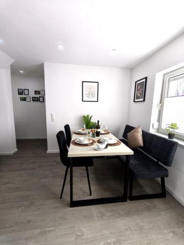 a dining room with a table and chairs at The Günz Homes 2 in Günzburg