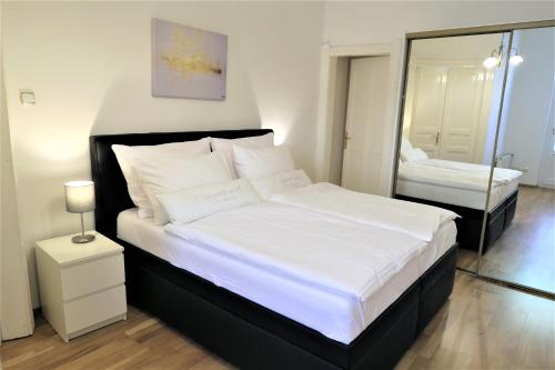 Cama o camas de una habitación en Old Town Square Superior Apartments - Valentin