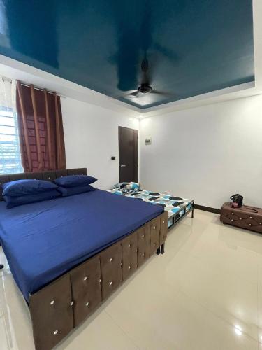 a bedroom with two beds and a blue ceiling at The SOS Pad in Pila