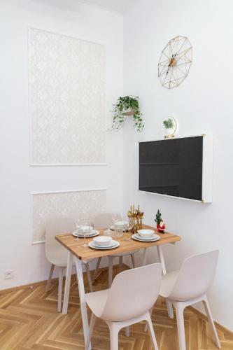 Classy Apartment private garden by Wenceslas Square