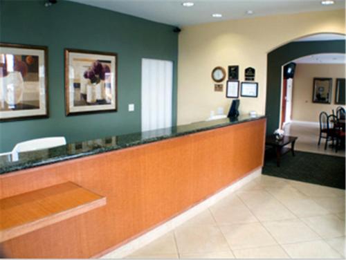 a waiting room with a cash counter in a hospital at Pleasant Inn in San Diego
