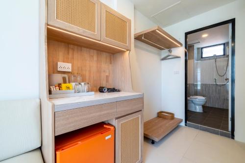 a small bathroom with a sink and a toilet at Rim Apartment Pattaya in Pattaya South