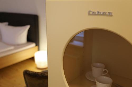 a mirror in a room with a bed and a bed at Stadtvilla Rosengasse 7 in Meißen