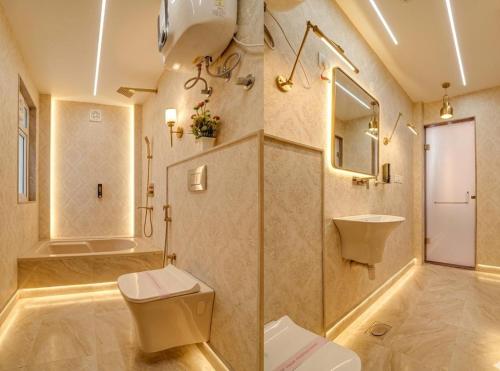 a bathroom with a toilet and a sink at Hotel Sky Nest Suites Near IGI Airport Delhi in New Delhi