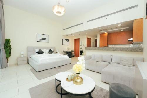 Modern aptt in heart of Business Bay near to Burj