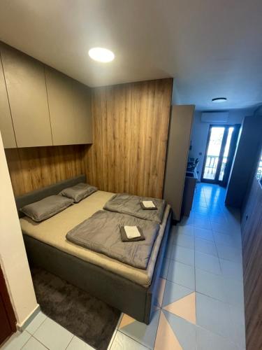 a bedroom with a bed in a room at Studio Luxe in Kampor