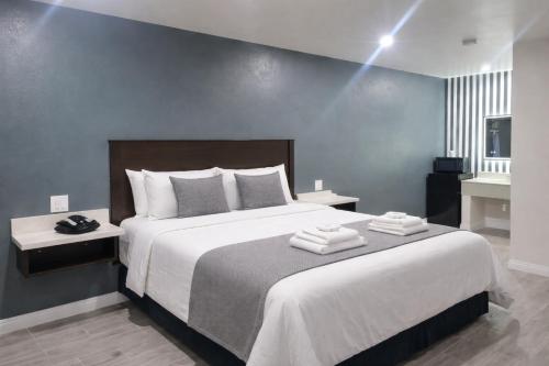 a bedroom with a large bed with two night stands at Motel Moonlight in Anaheim