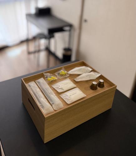 a wooden box sitting on top of a table at NEW OPEN ! Central Kobe 最大9名 三宮,元町,中華街,北野へアクセス抜群 アメニティ,長期宿泊設備充実 in Kobe