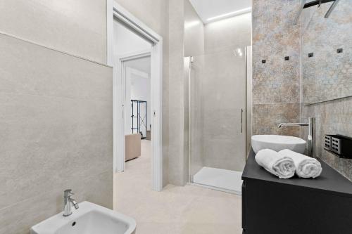 Ampio bilocale con parcheggio privato in zona Navigli